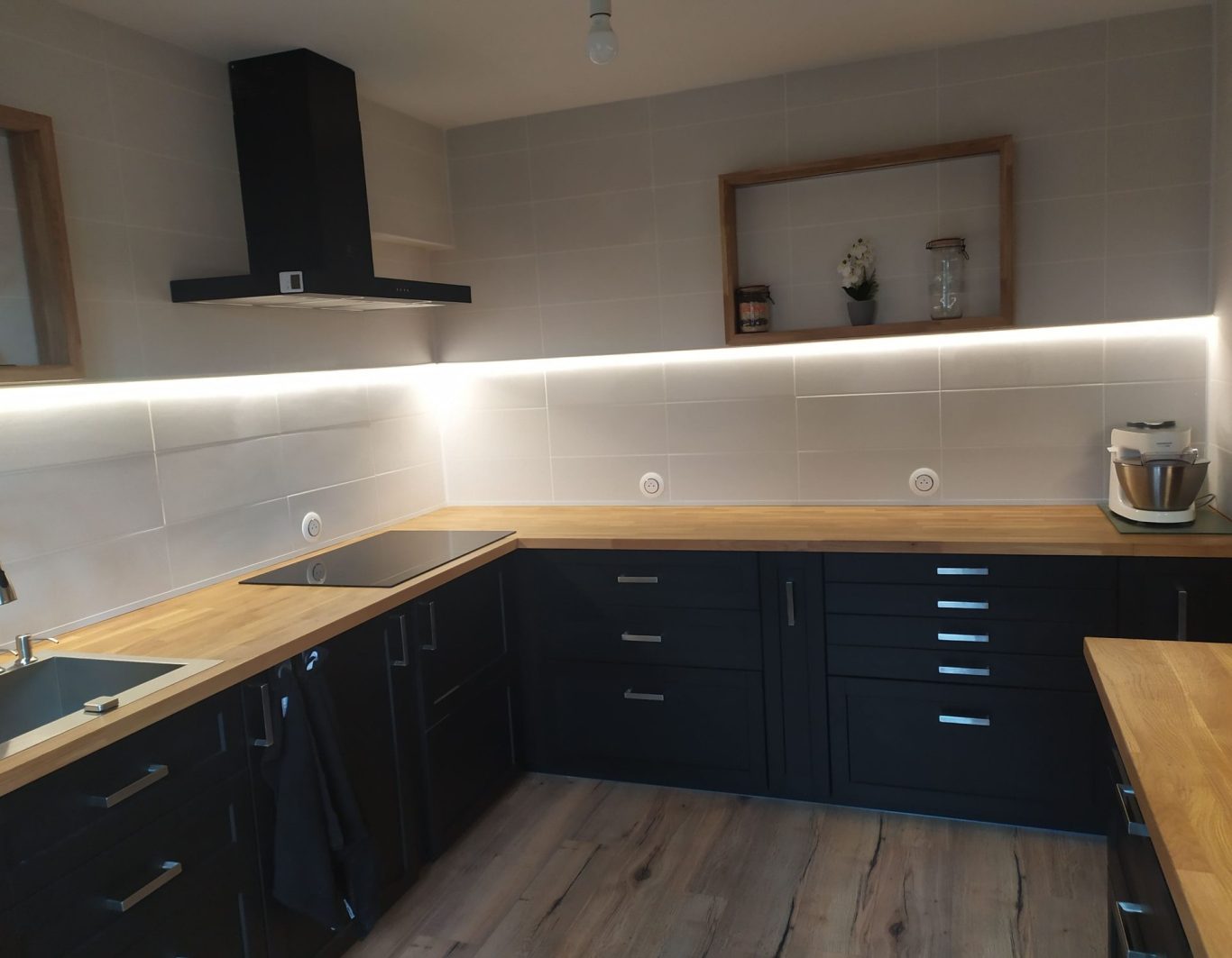 cuisine-renovation-amenagement-noir-chêne-